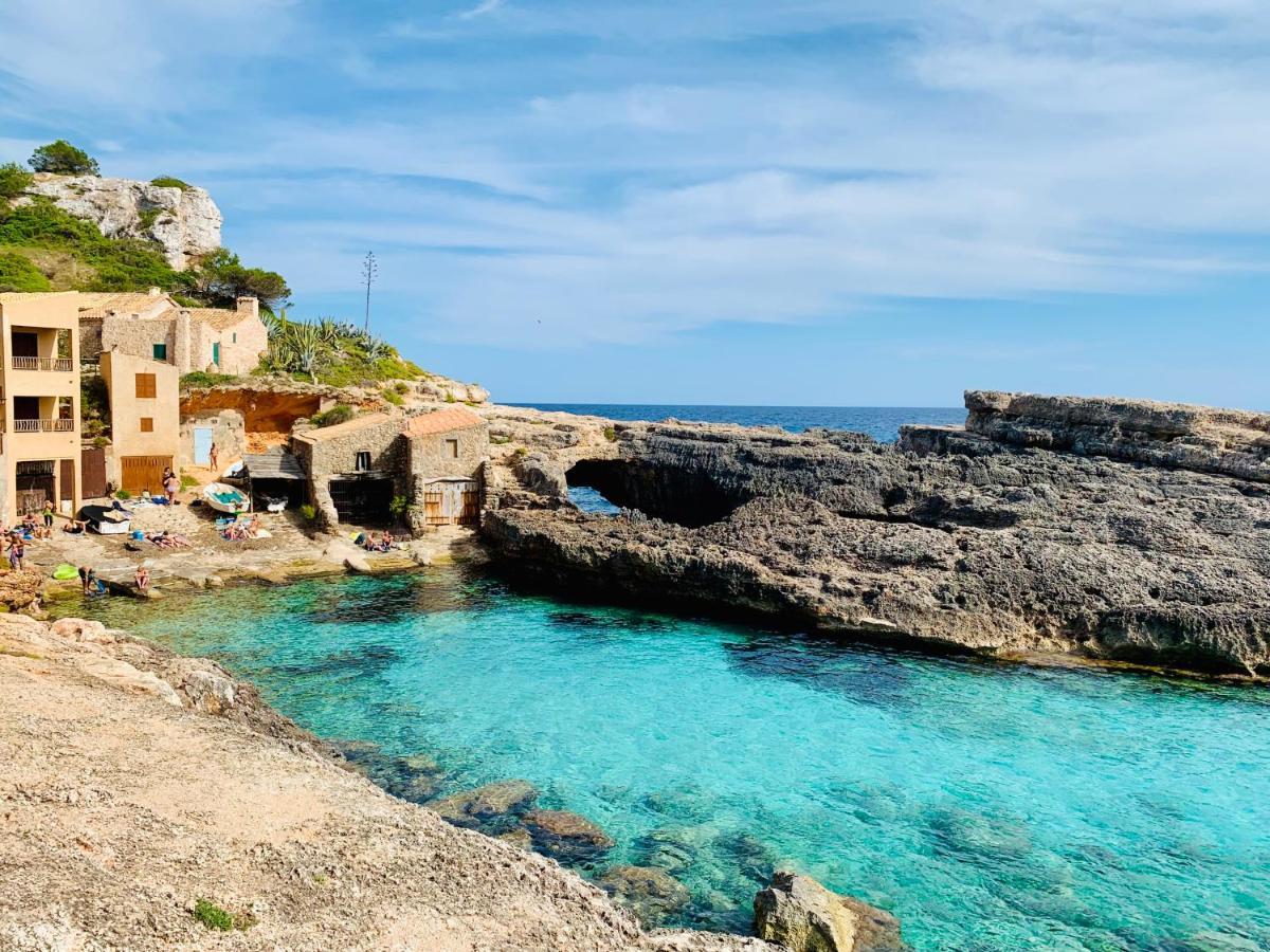 Hostal Cala Llombards Exterior photo